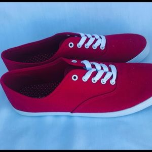 American Eagle Red low-top casual shoe